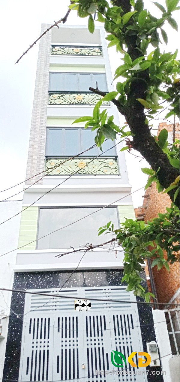 Bán nhà 2 lầu mặt tiền đường Nguyễn Tất Thành quận 4.